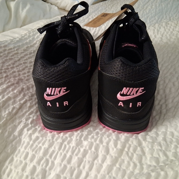 Nike Air Max 1 PRM Valentine's Day Black Playful Pink HV2302-001 sz 12 - Picture 4 of 10